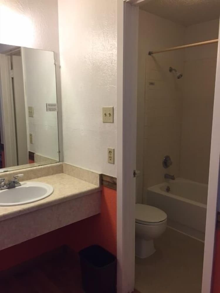 Basic Double Room, 2 Bedrooms photo 3