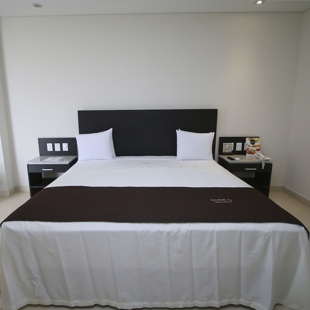 Deluxe Suite, Jetted Tub photo 2