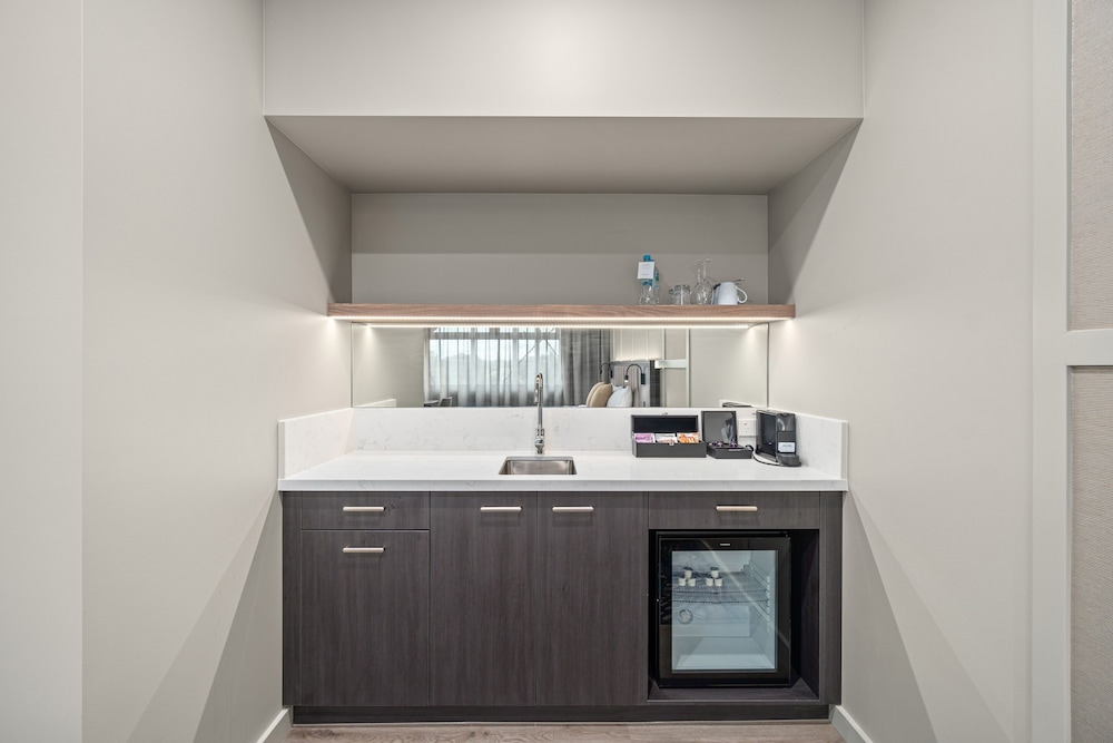 Luxury Suite, 1 King Bed - Photo 6