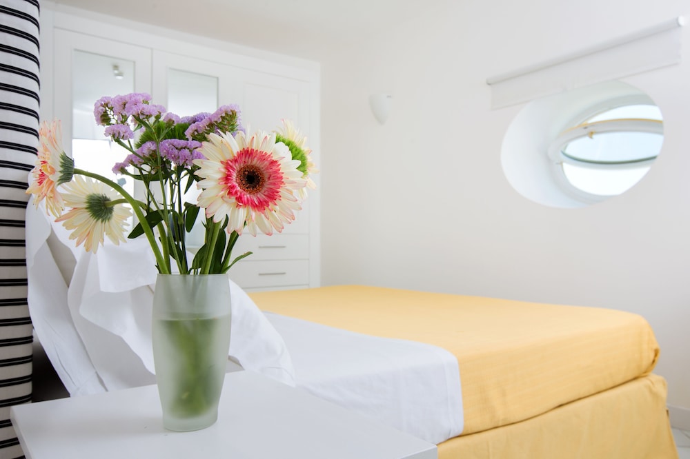 Double or Twin Room, Sea View - Photo 1