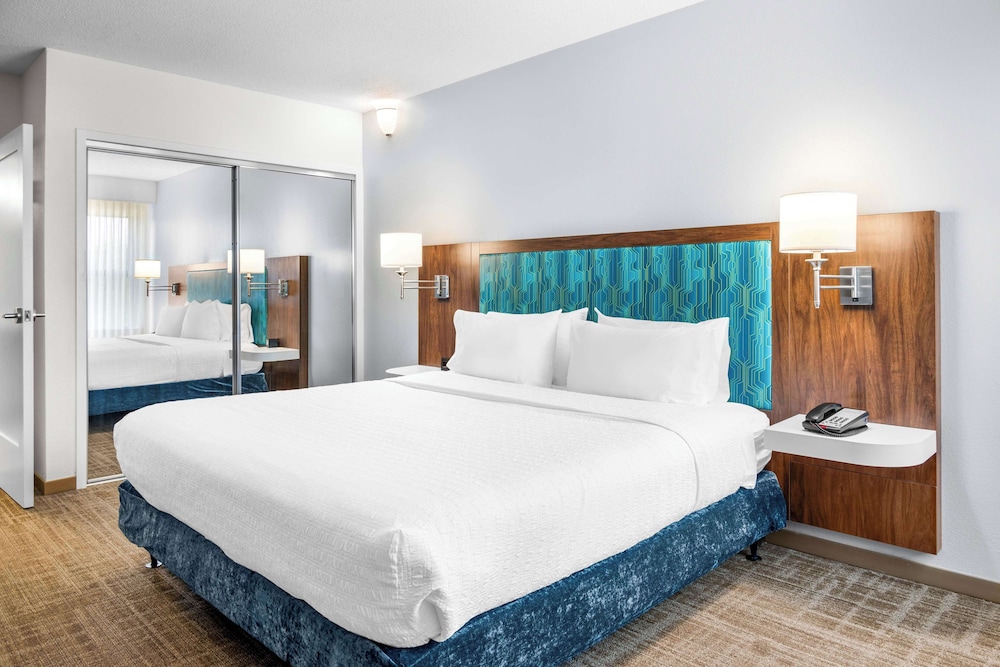 Suite, 1 King Bed, Non Smoking - Photo 1