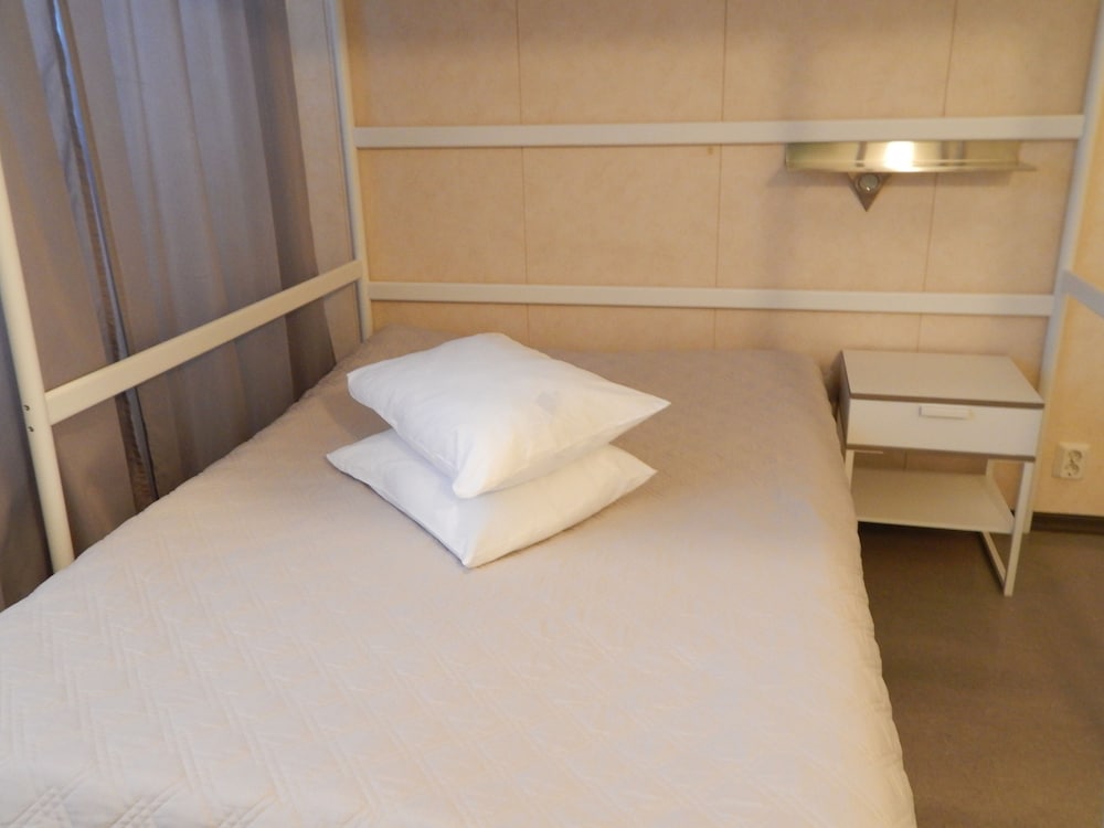 Basic Twin Room, Shared Bathroom - Photo 3