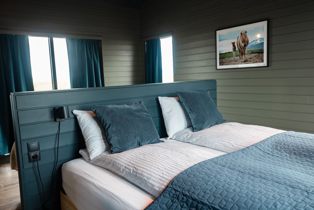 Gari - Sleeping with the horses photo 1