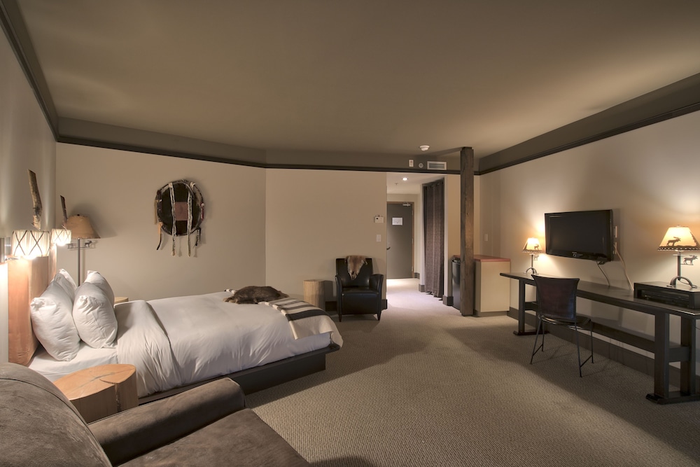 Superior Room, 1 Queen Bed With Sofa Bed photo 3