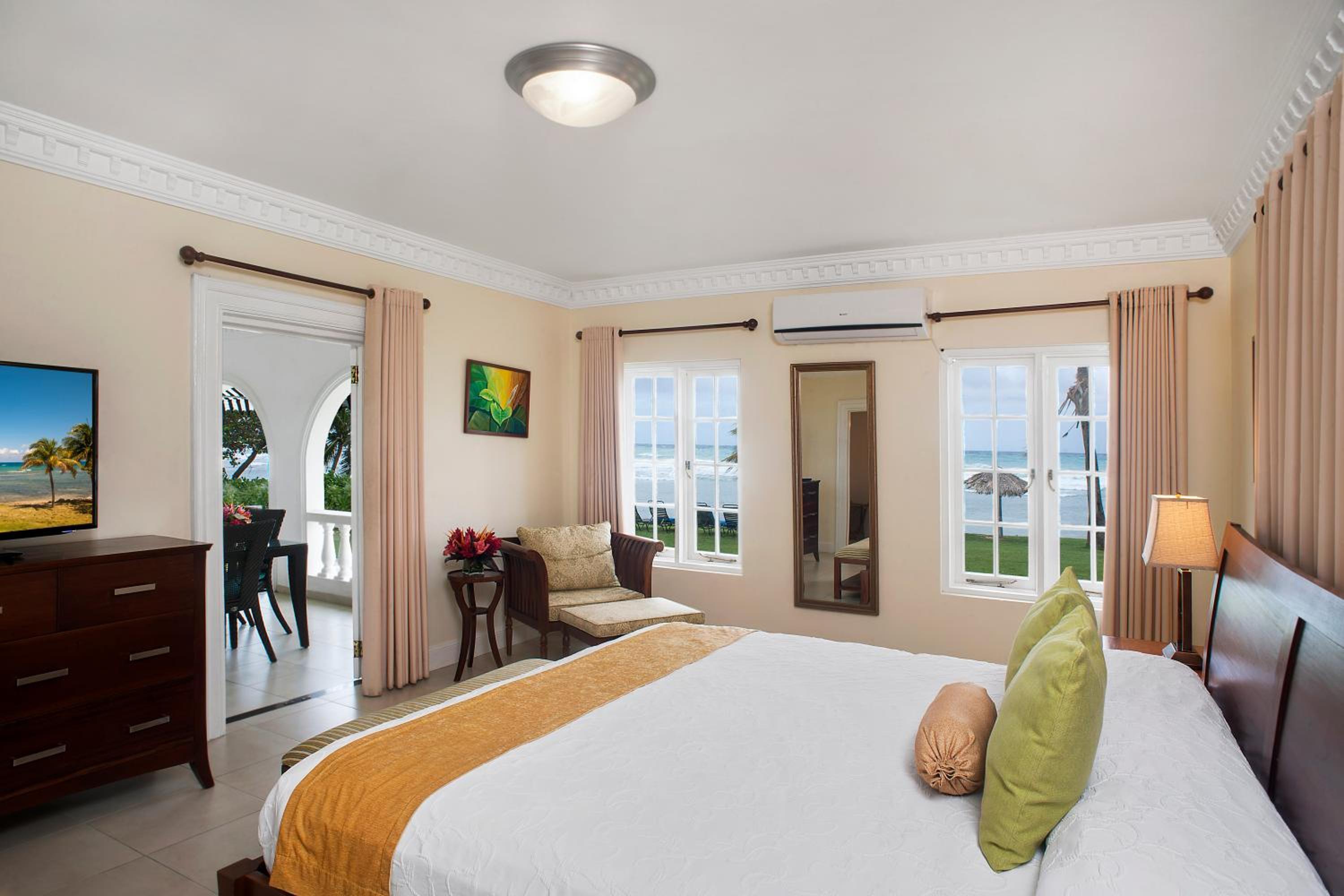 Five-Bedroom Villa Oceanfront