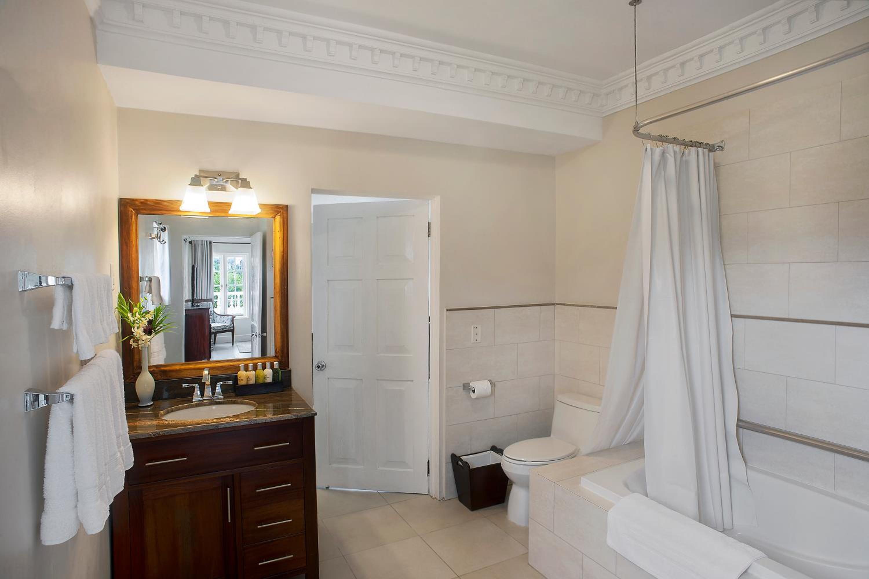 Six-Bedroom Garden View Villa  - Photo 4