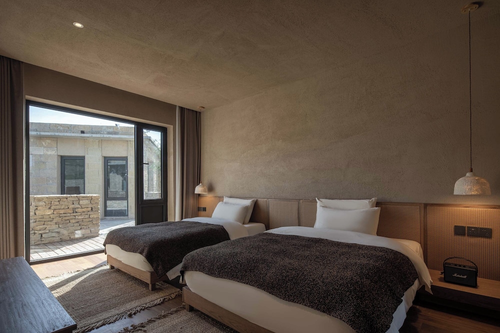 Signature Suite, Balcony, Mountain View