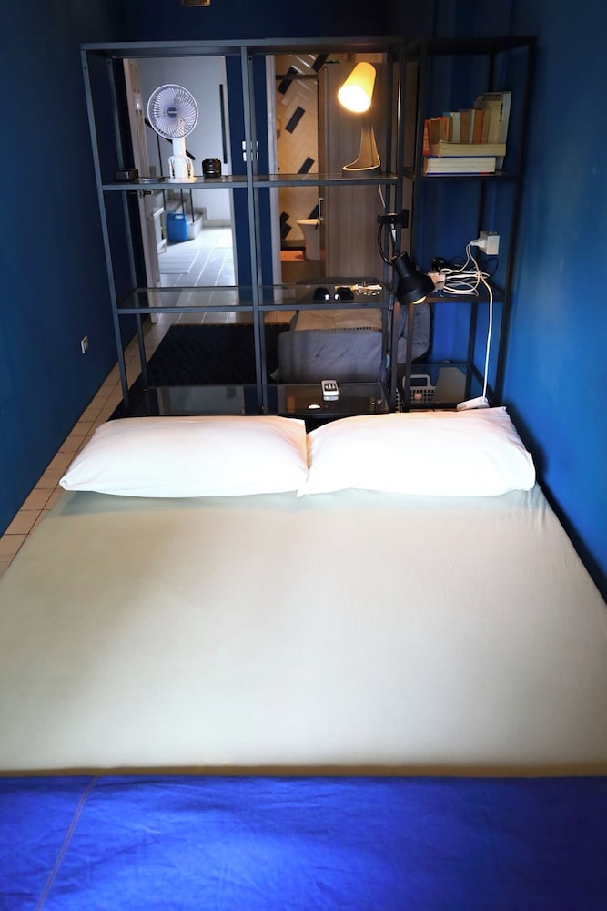 Private room with bathroom photo 2