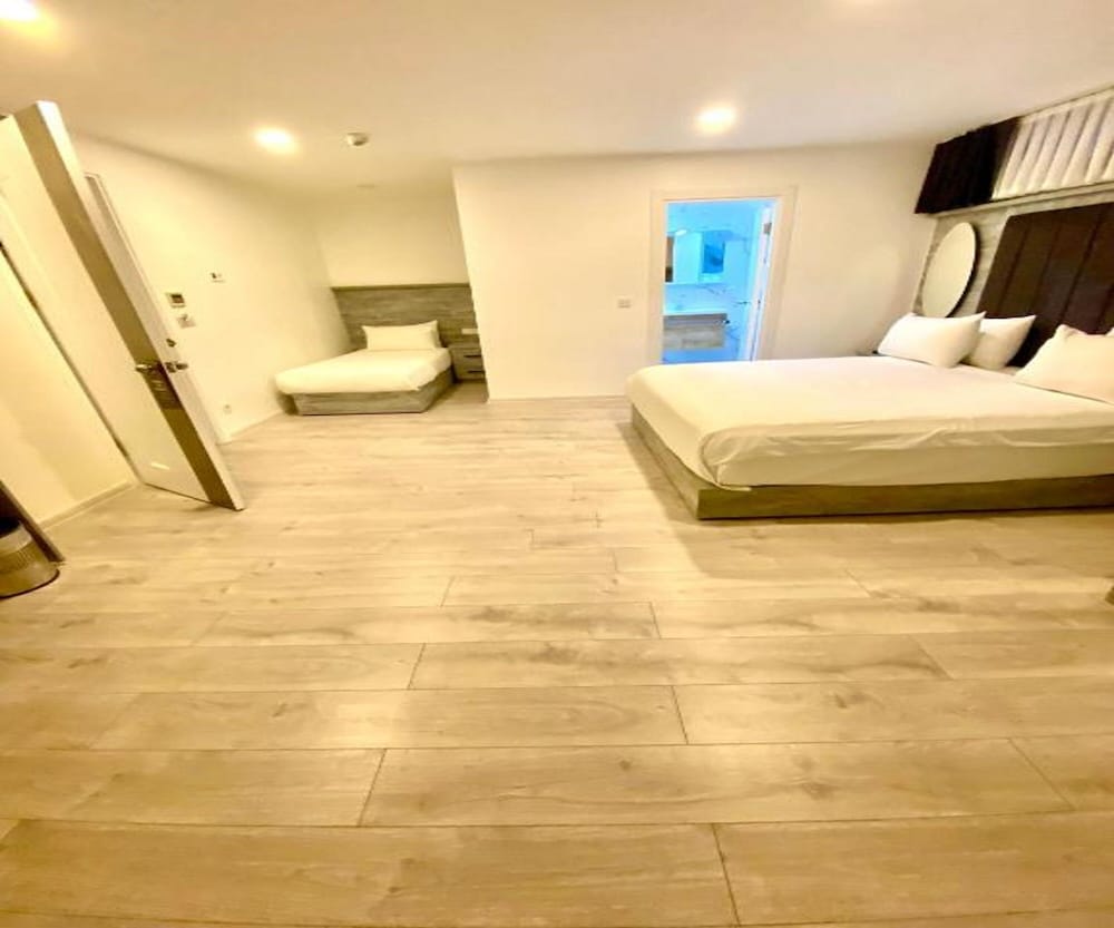 Family Quadruple Room photo 3