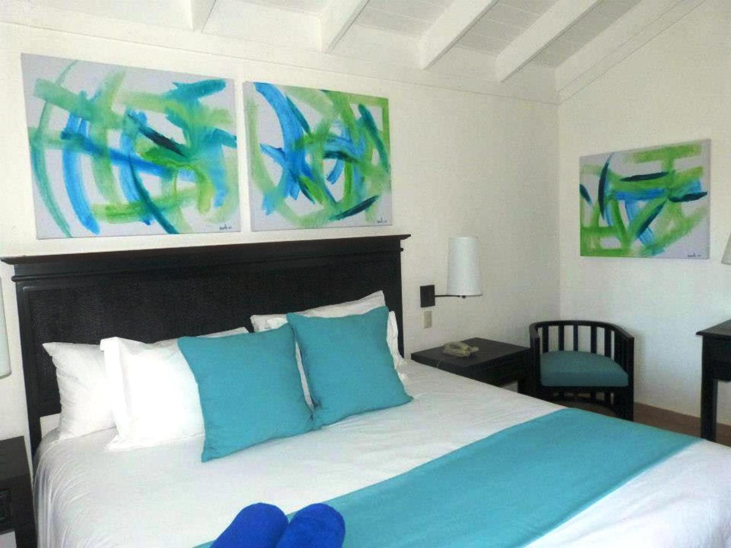 Deluxe King or Queen Room photo 2