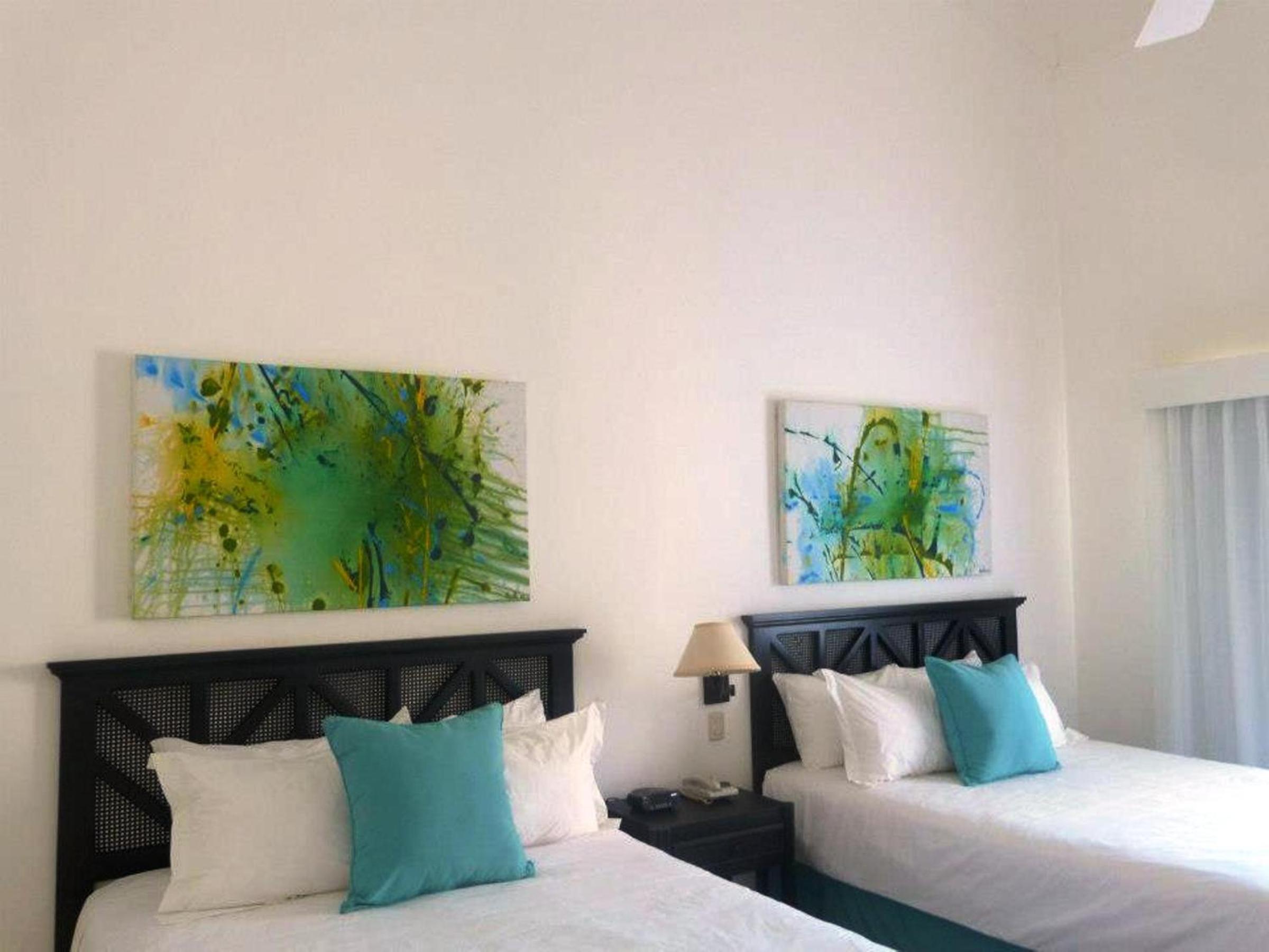 Deluxe King or Queen Room photo 3