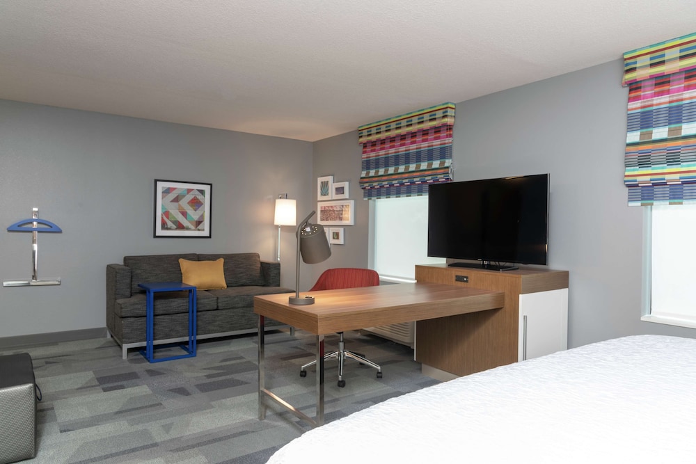 Studio, 1 King Bed, Accessible (Hearing) photo 2