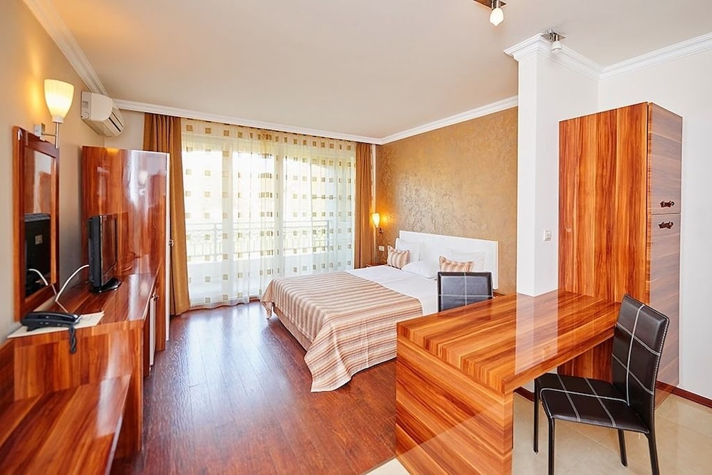 Standard Studio, 2 Twin Beds, City View photo 3