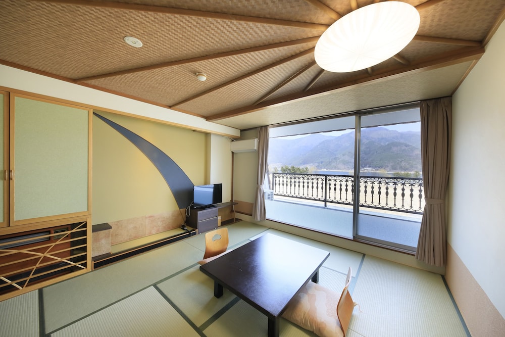 Traditional Room with Shower, (Lake View) photo 1