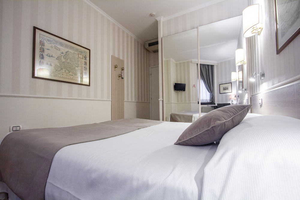 Double Room Single Use thumbnail 6