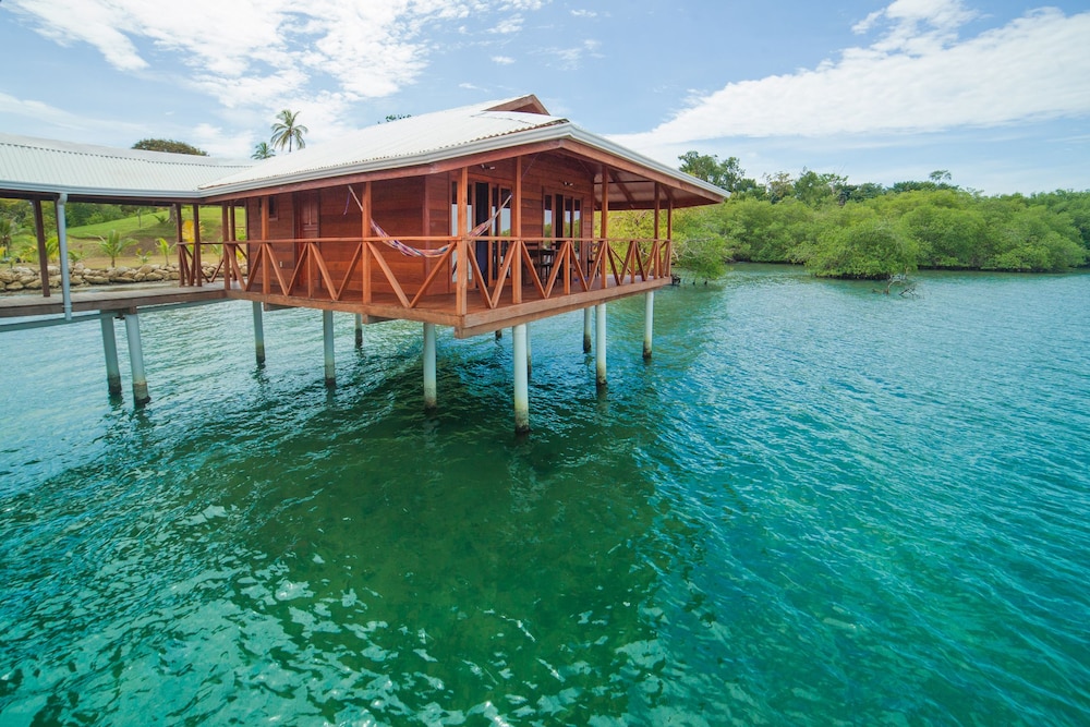 Deluxe Room, 1 Bedroom, Lagoon View, Over the water photo 3