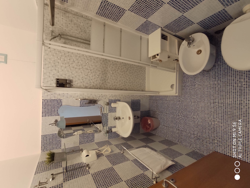 City Quadruple Room photo 3