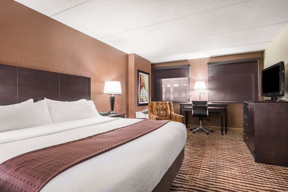 Standard Room, 1 King Bed, Accessible (Communication, Accessible Tub) - Photo 1