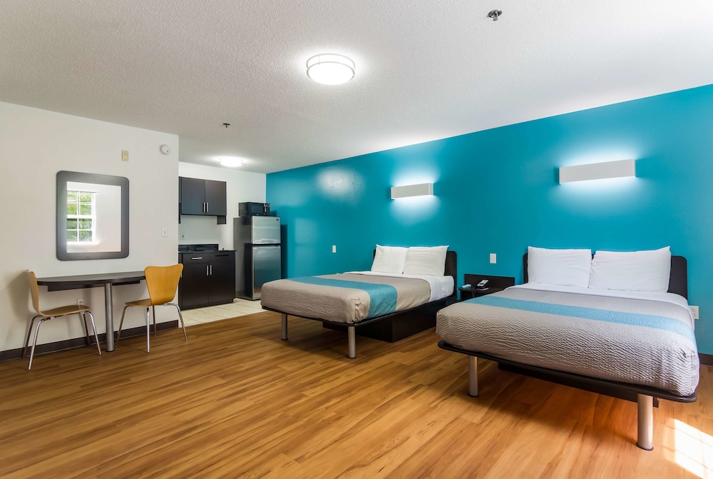 Standard Room, 2 Double Beds, Non Smoking, Refrigerator & Microwave photo 2