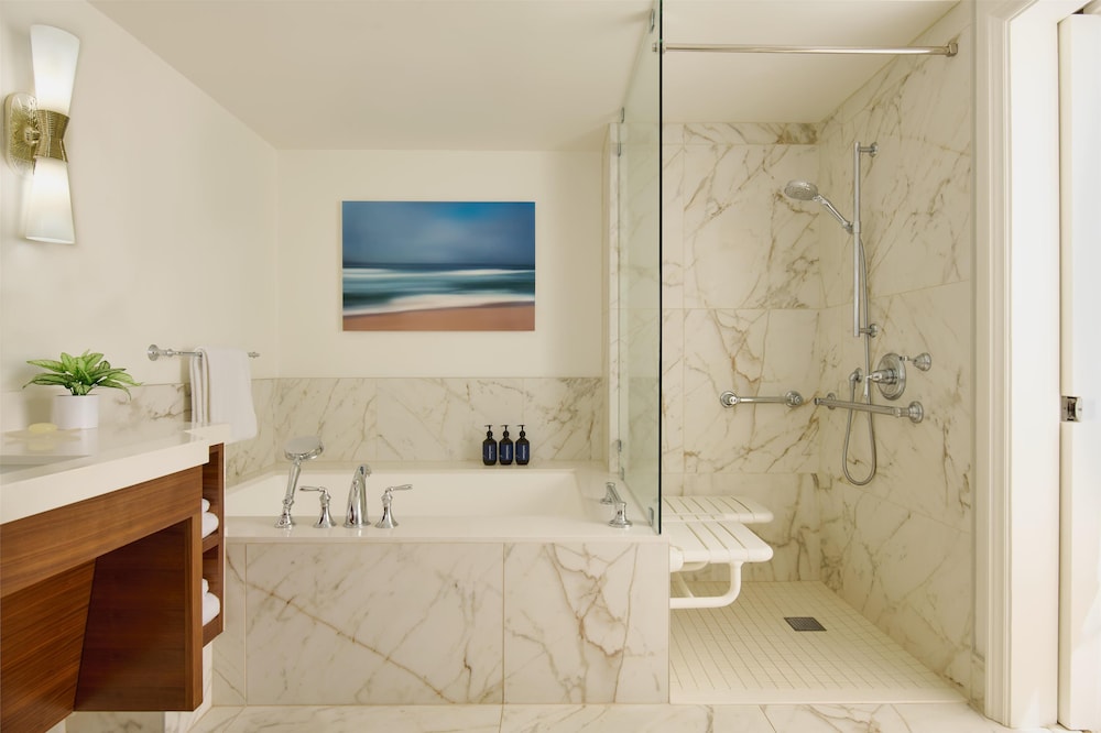 Room, 2 Queen Beds, Transfer Shower (Accessible, Terrace View)
