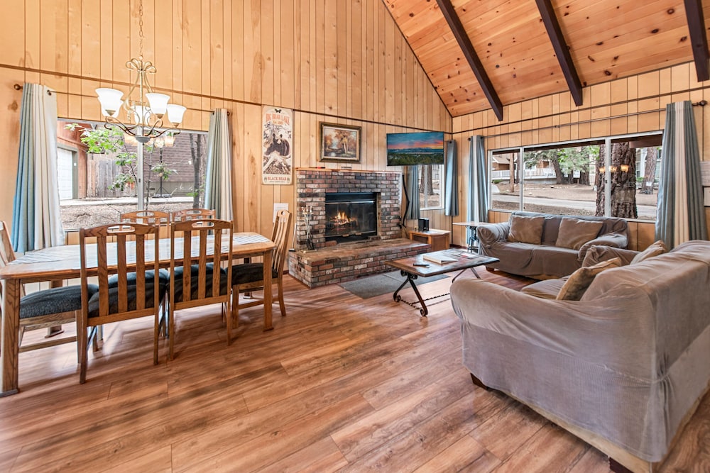 House, Multiple Beds, Patio, Mountain View photo 1