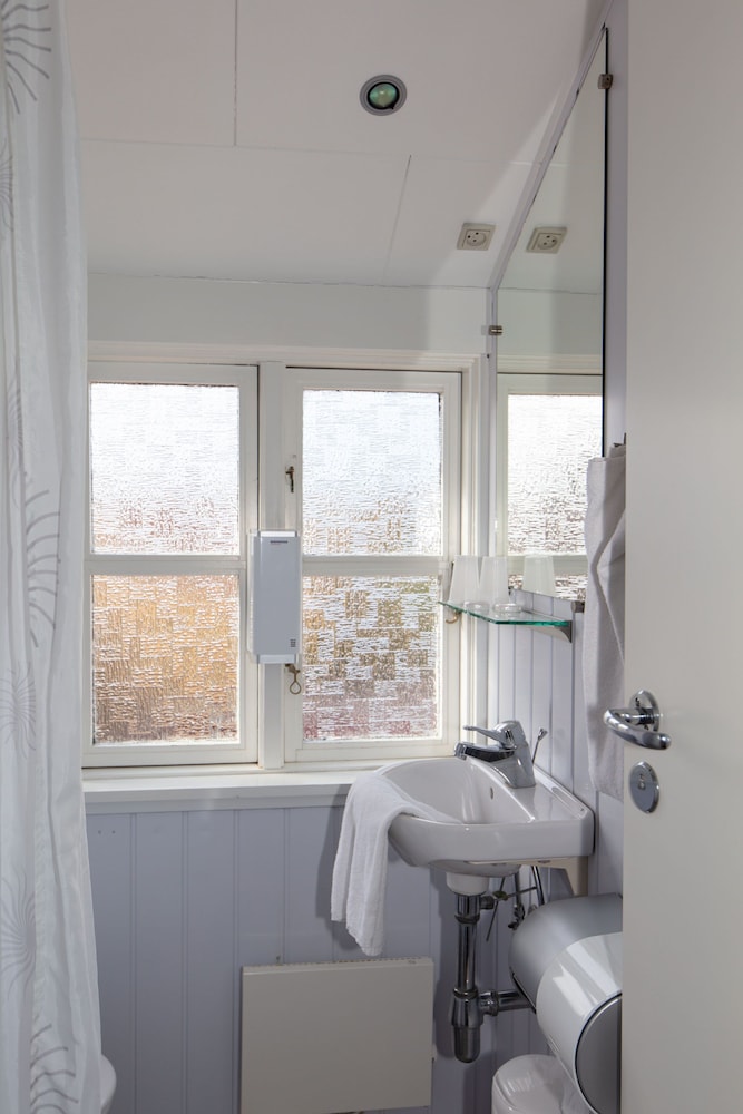 Standard Triple Room, Private Bathroom (Skråvej 10) - Photo 4