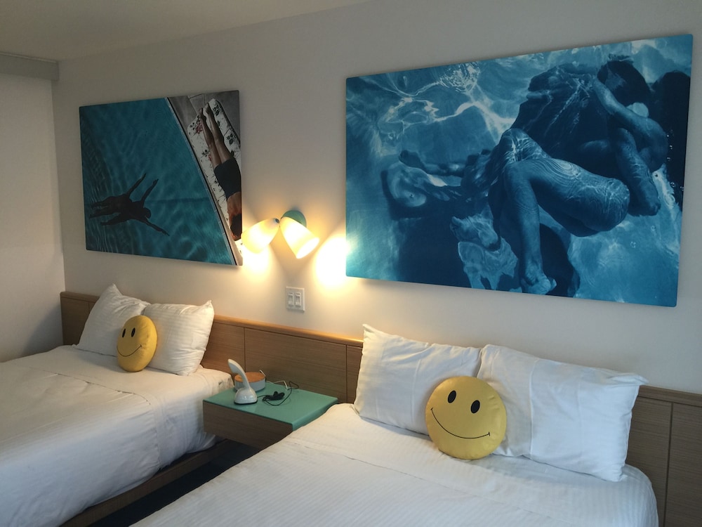 Deluxe Room, 2 Double Beds thumbnail 5