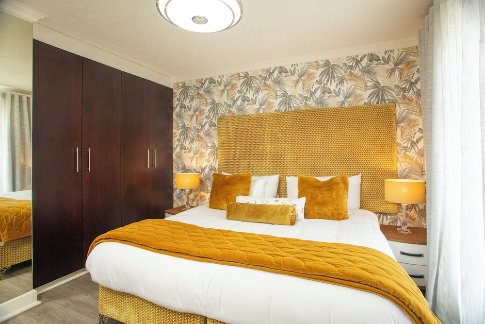 Luxury Apartment photo 2