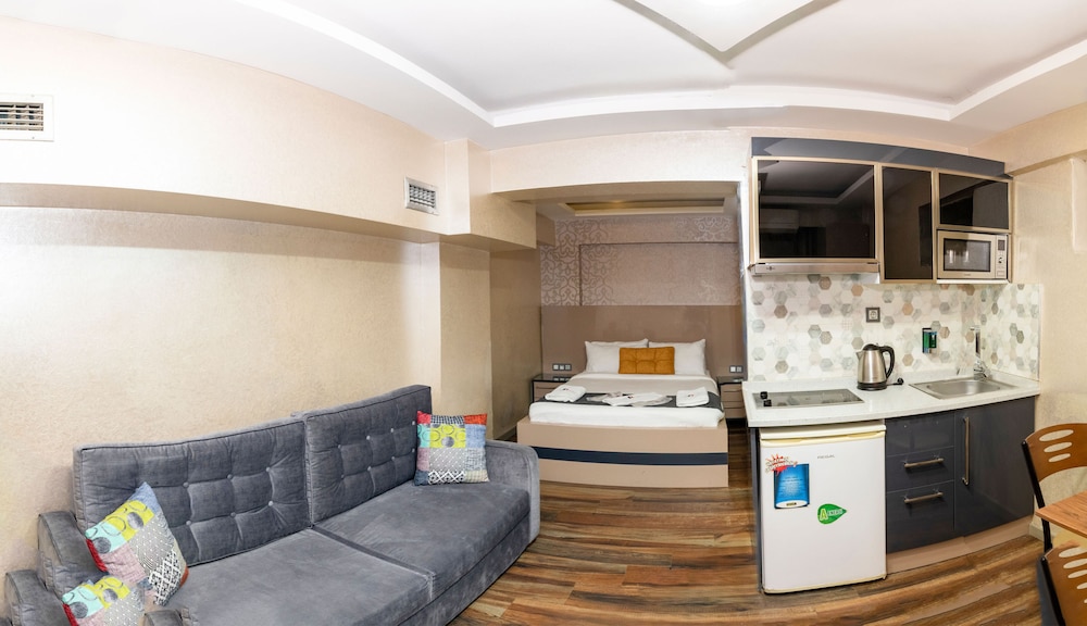 T) Two Bedroom Apartment with Balcony photo 1