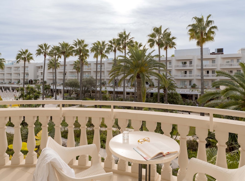 Habitación familiar, Balcón, Vista al jardín (Premium)