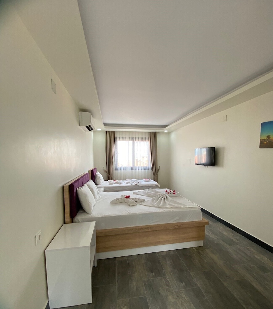 Classic Triple Room photo 2