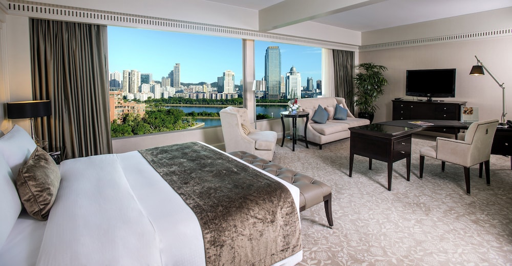 Premium Lake View Suite King - Photo 9