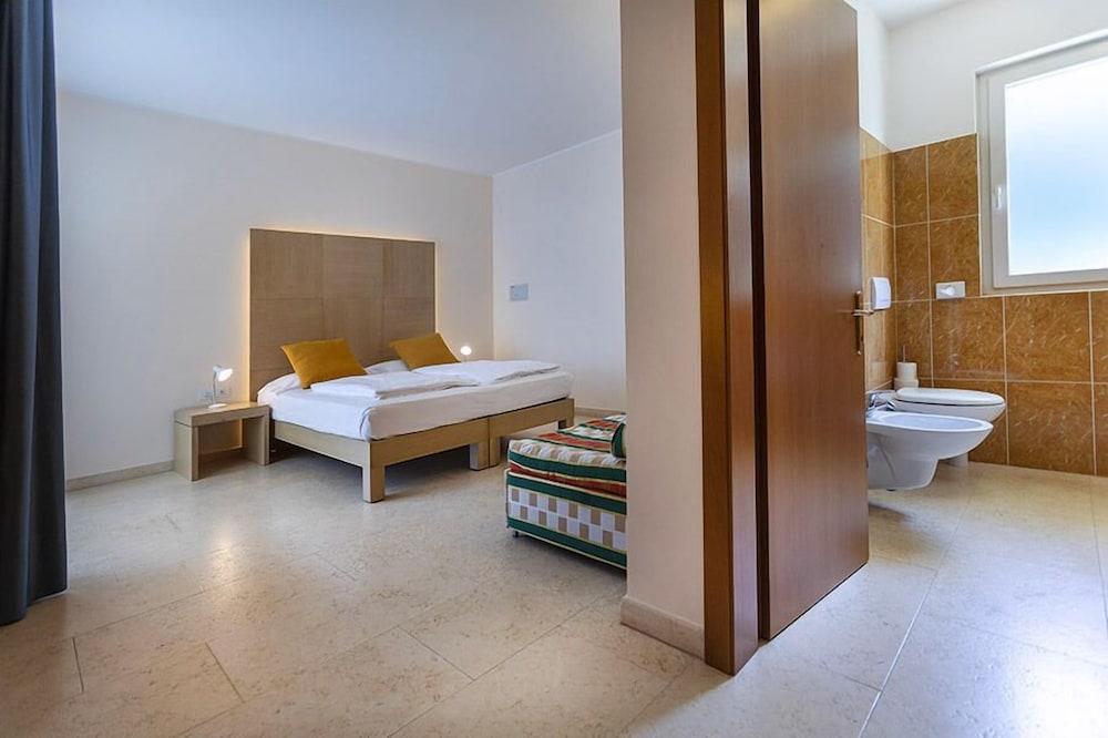 Superior Triple Room photo 2