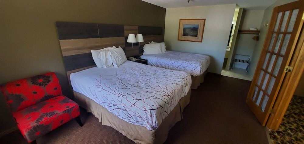 Family Suite, Multiple Beds, Balcony, Mountain View photo 3