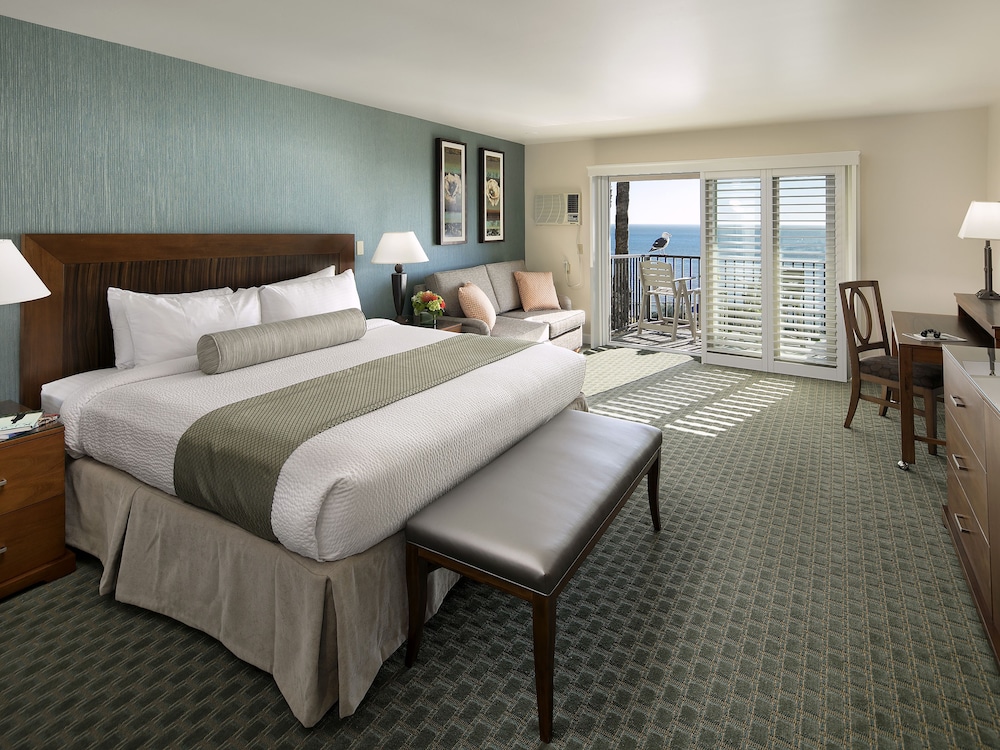 King Bed Partial Ocean And Pool View - Photo 1