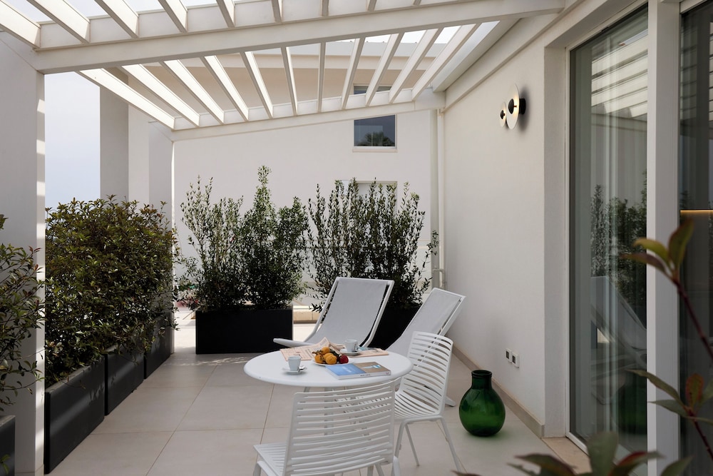 Classic Apartment, Partial Sea View