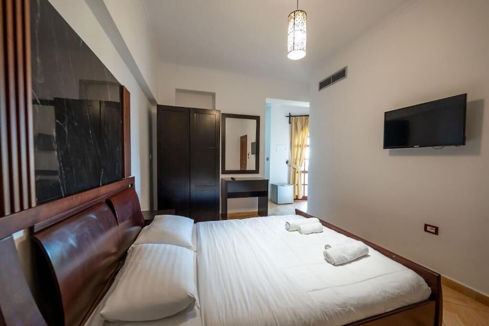 Family Room, Partial Sea View photo 2