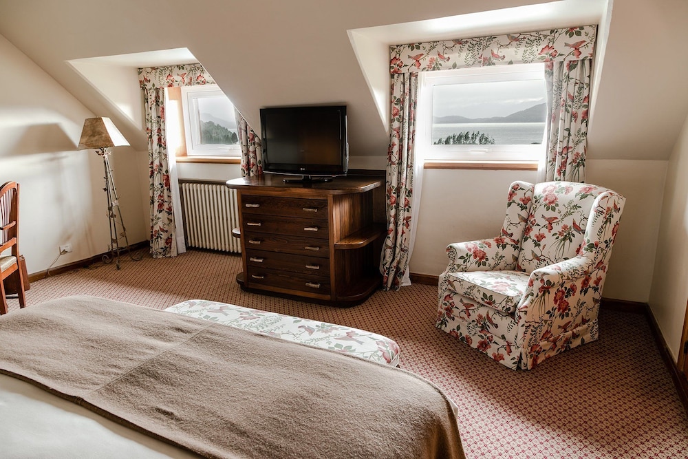 Standard Room, 1 Queen Bed, Lake View
