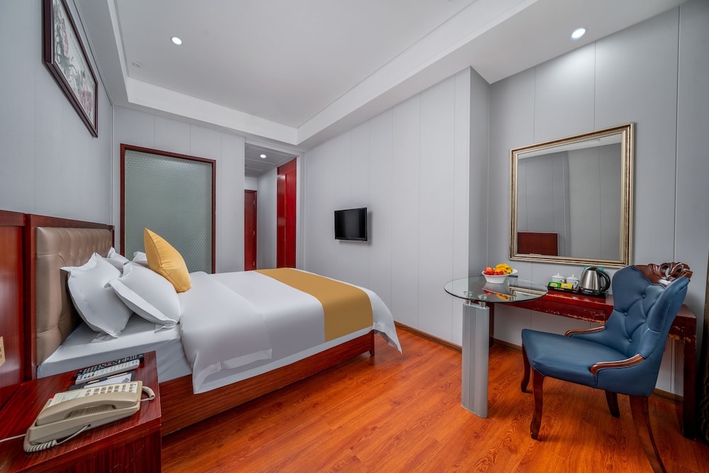 Superior Room, 1 King Bed photo 2