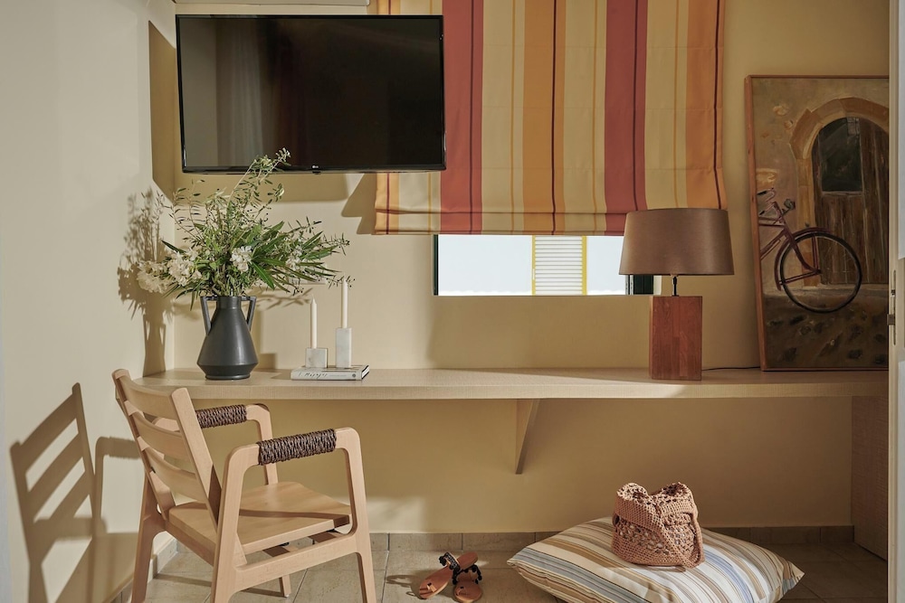 Family Room - Photo 4