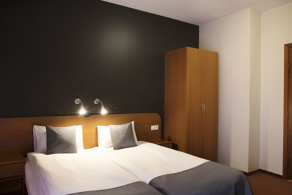 Standard Double or Twin Room - Photo 1