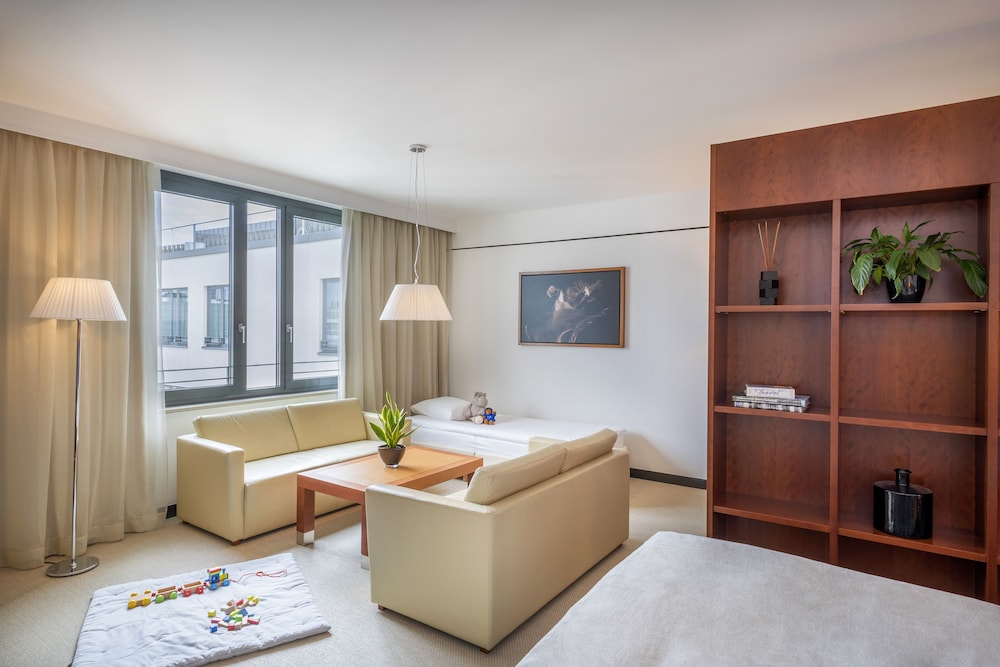 Family Junior Suite (Level, Executive Lounge Access, 2+2)
