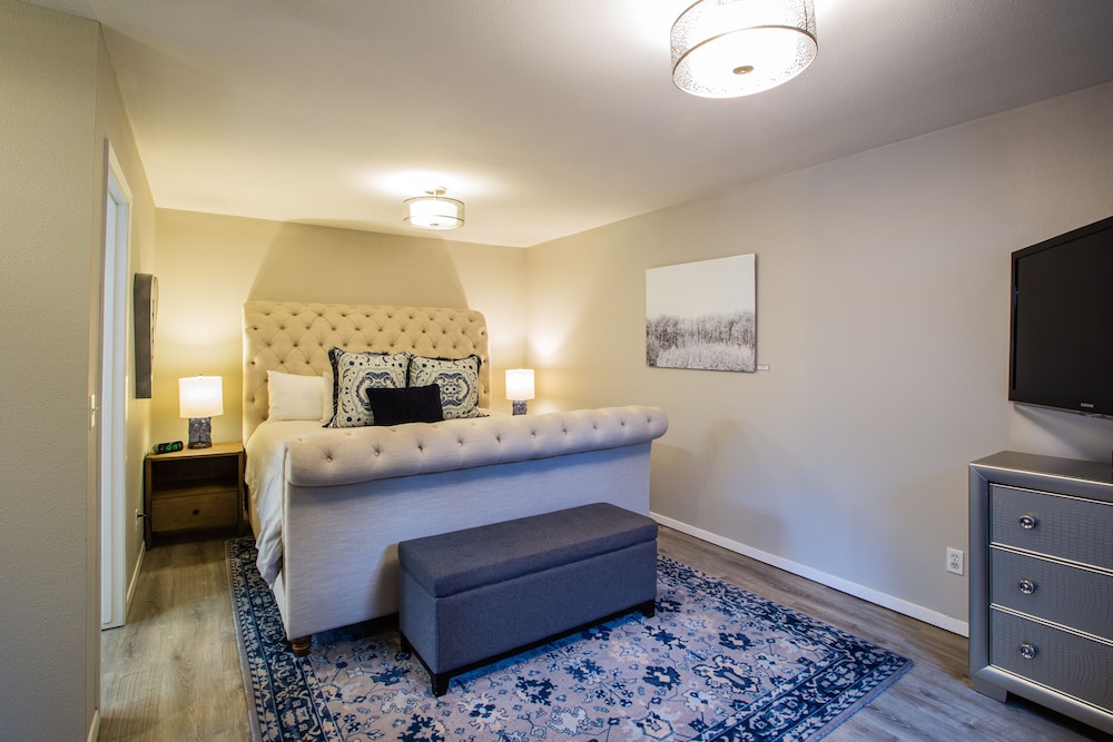 Carriage House Deluxe Suite