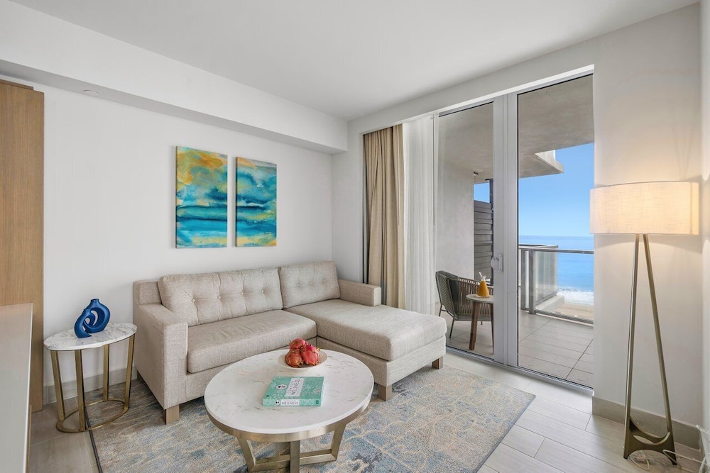 Grand Room, 1 King Bed, Ocean View (Grand) - Photo 2