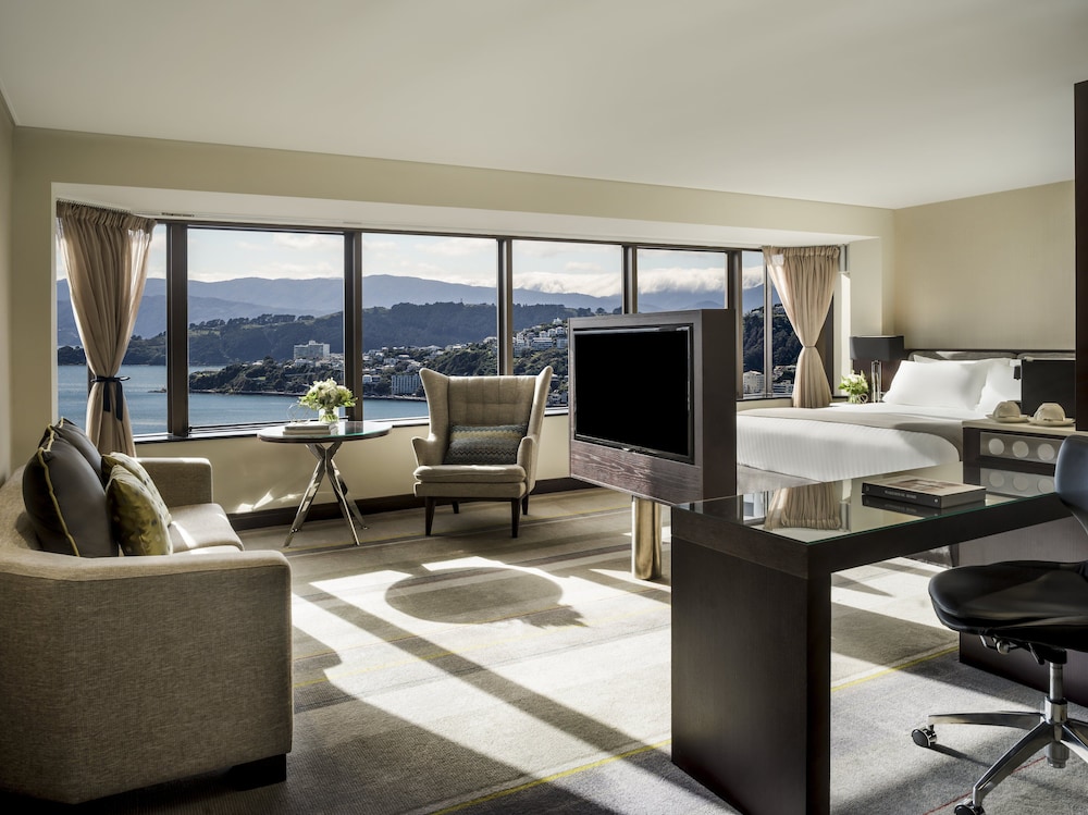 Junior Suite, 1 King Bed, Club Lounge Access (Harbourfront)
