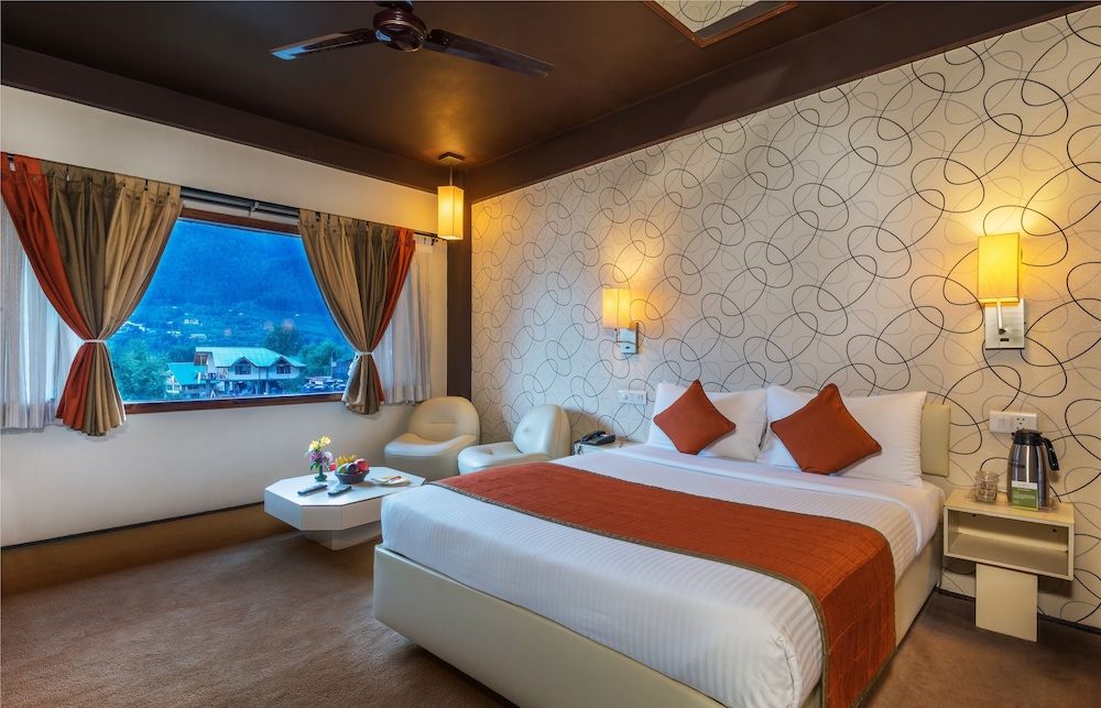 Deluxe Room, 1 Queen Bed - Photo 2