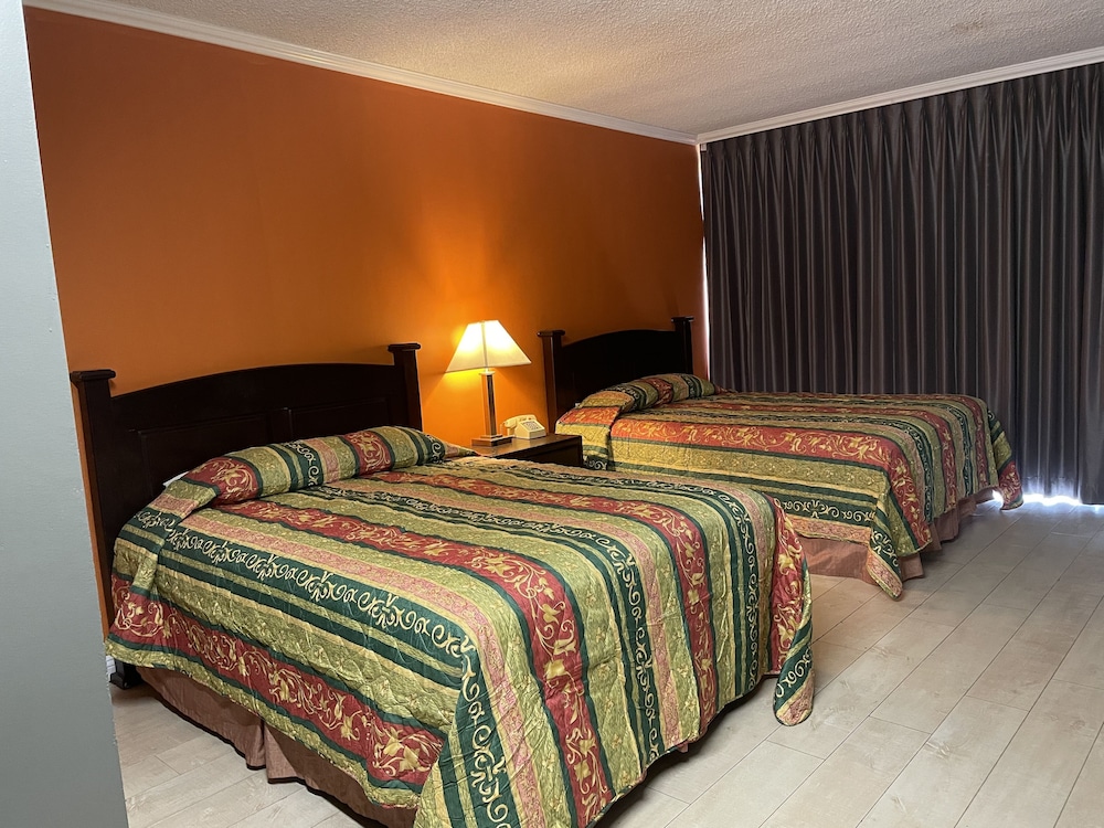Standard Room, 2 Queen Beds, Balcony photo 3