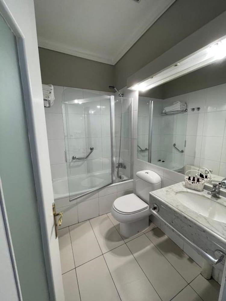 Standard Twin Room, 2 Twin Beds photo 2