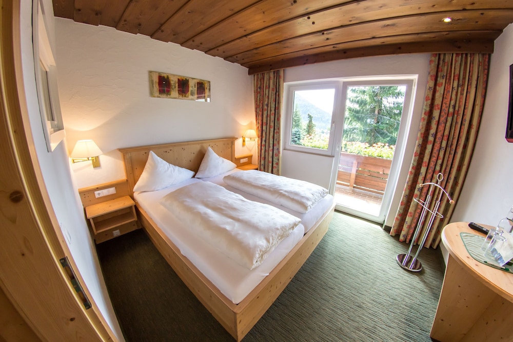 Junior Suite, 1 Bedroom, Non Smoking, Mountain View photo 2