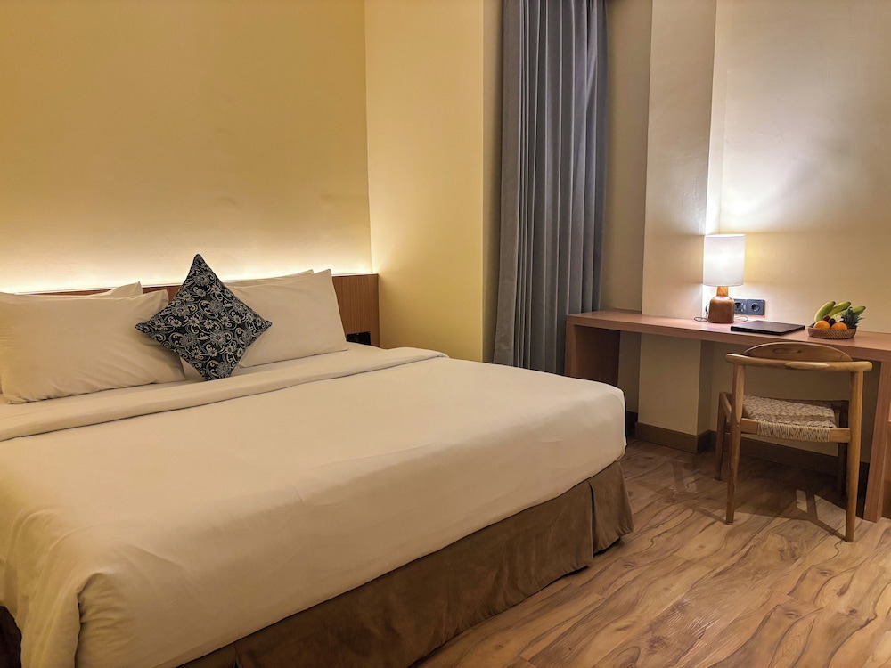 Suite, 1 Bedroom - Photo 12